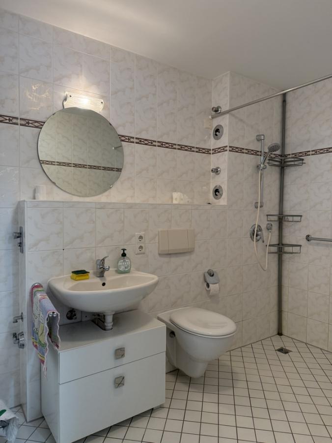 Bild - KNIPFER`S IMMOBILIENSCHÄTZE – Sonnige 2 ZKB mit Balkon in Aindling zur Miete