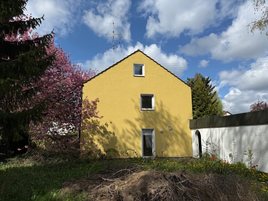 Bild - Rohdiamant in Bestlage – Doppelhaushälfte mit Ausbaureserve in Augsburg Hochzoll-Süd