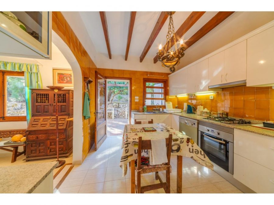 Bild - MALLORCA BROKER – Großzügiges Einfamilienhaus mit Pool in Bonaire zum Kauf