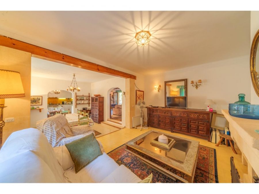 Bild - MALLORCA BROKER – Großzügiges Einfamilienhaus mit Pool in Bonaire zum Kauf