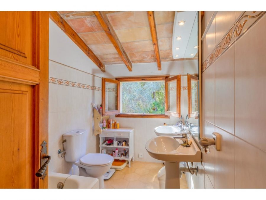 Bild - MALLORCA BROKER – Großzügiges Einfamilienhaus mit Pool in Bonaire zum Kauf