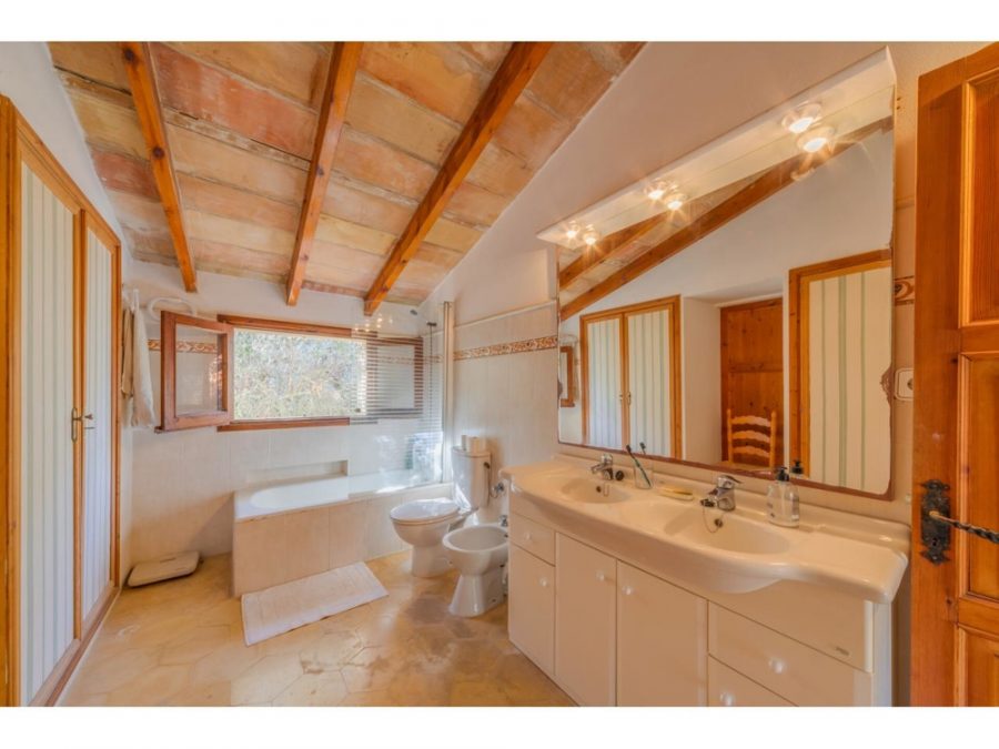 Bild - MALLORCA BROKER – Großzügiges Einfamilienhaus mit Pool in Bonaire zum Kauf