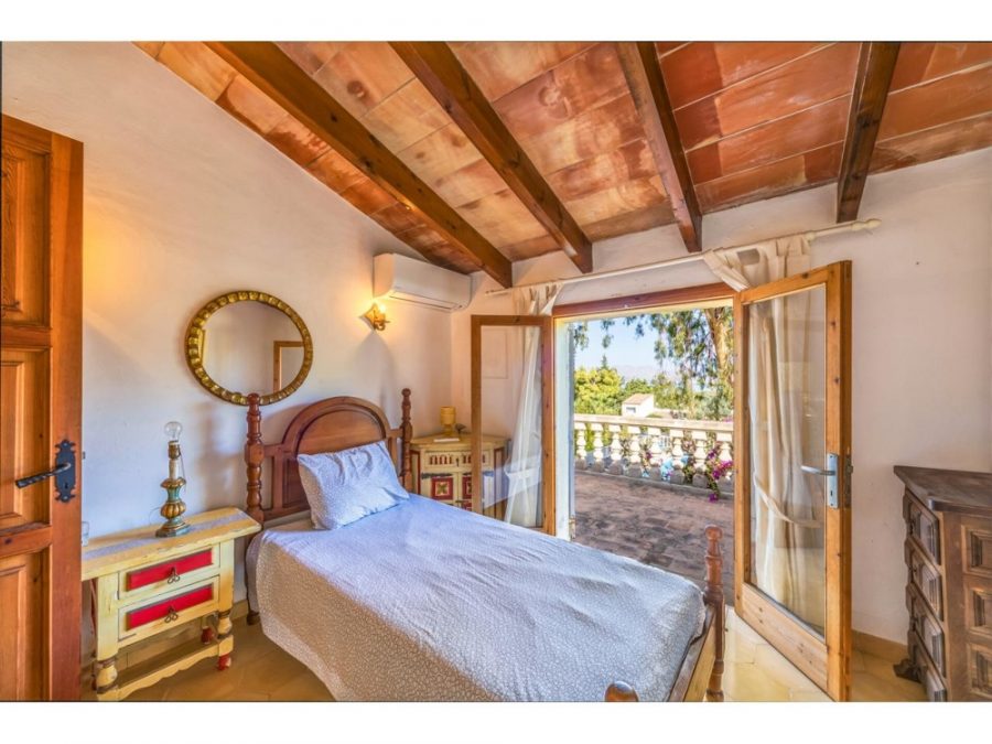 Bild - MALLORCA BROKER – Großzügiges Einfamilienhaus mit Pool in Bonaire zum Kauf