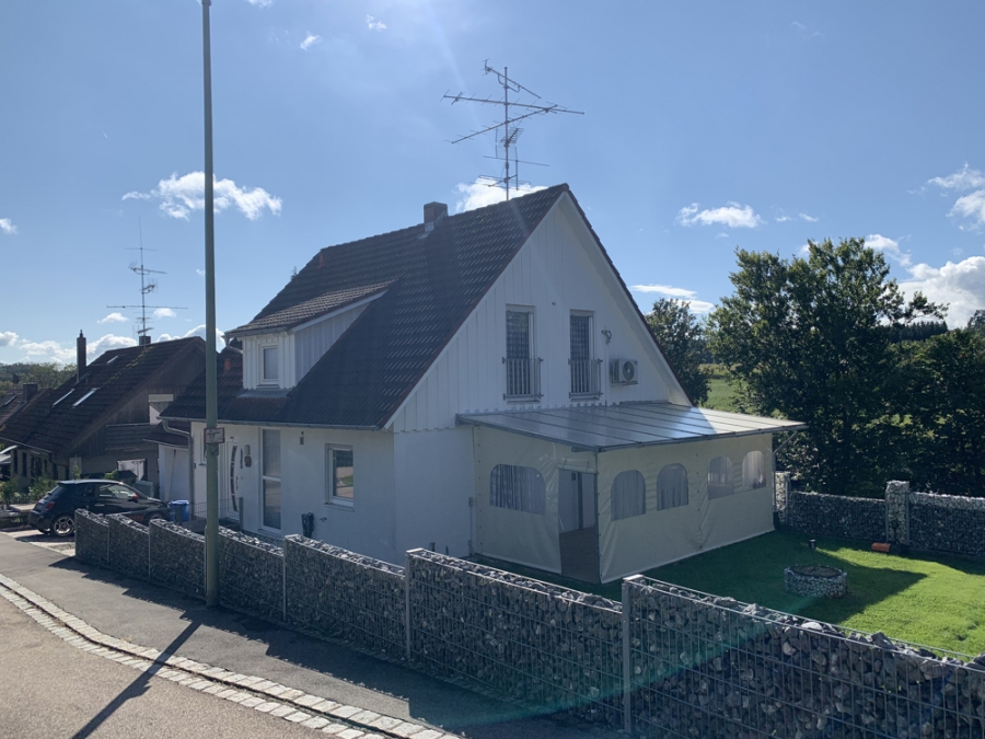 Bild - KNIPFER`S IMMOBILIENSCHÄTZE – Großzügiges EFH mit Einliegerwohnung, Doppelgarage und tollem Garten