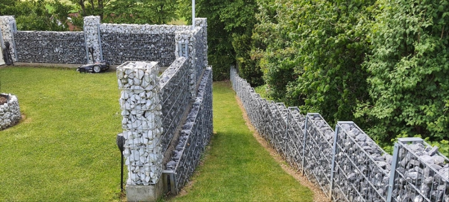 Bild - KNIPFER`S IMMOBILIENSCHÄTZE – Großzügiges EFH mit Einliegerwohnung, Doppelgarage und tollem Garten