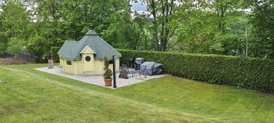 Bild - KNIPFER`S IMMOBILIENSCHÄTZE – Großzügiges EFH mit Einliegerwohnung, Doppelgarage und tollem Garten