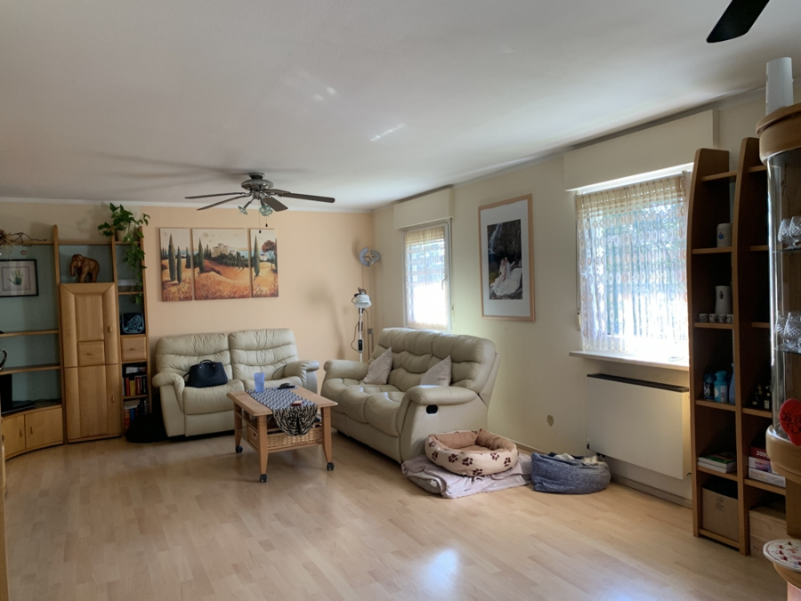 Bild - KNIPFER`S IMMOBILIENSCHÄTZE – Großzügiges EFH mit Einliegerwohnung, Doppelgarage und tollem Garten