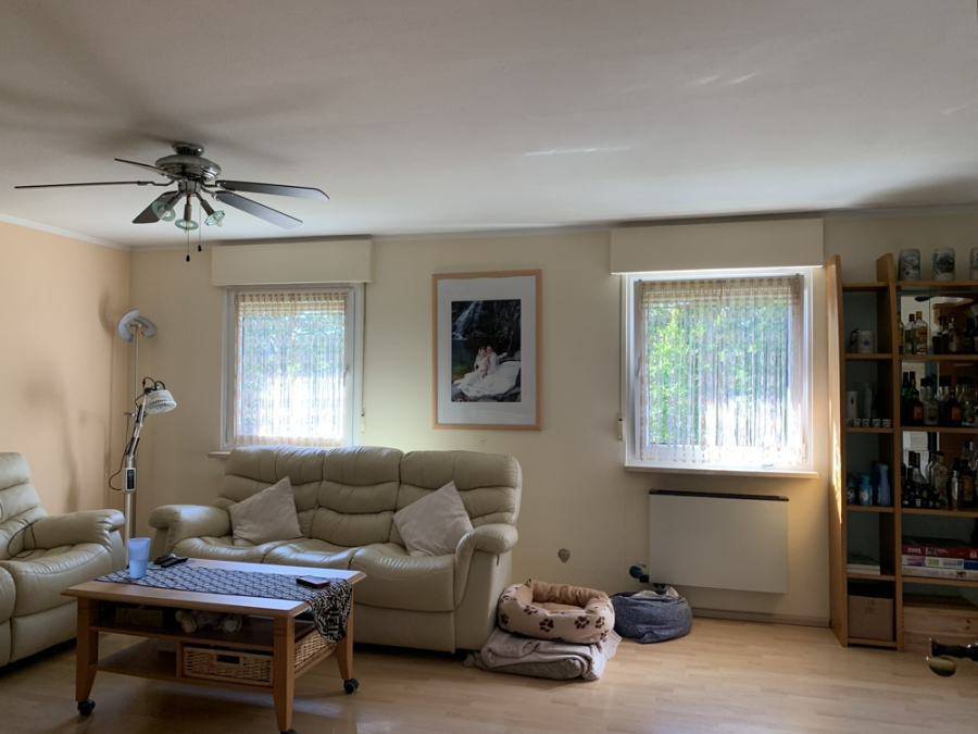 Bild - KNIPFER`S IMMOBILIENSCHÄTZE – Großzügiges EFH mit Einliegerwohnung, Doppelgarage und tollem Garten