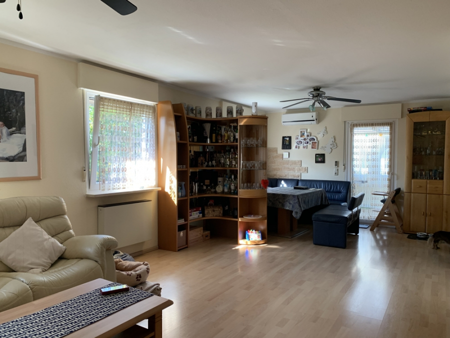 Bild - KNIPFER`S IMMOBILIENSCHÄTZE – Großzügiges EFH mit Einliegerwohnung, Doppelgarage und tollem Garten