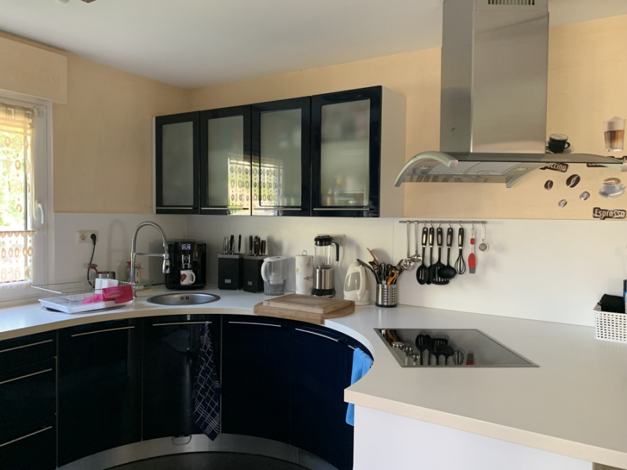 Bild - KNIPFER`S IMMOBILIENSCHÄTZE – Großzügiges EFH mit Einliegerwohnung, Doppelgarage und tollem Garten