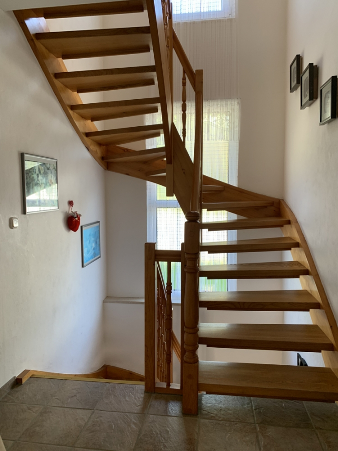 Bild - KNIPFER`S IMMOBILIENSCHÄTZE – Großzügiges EFH mit Einliegerwohnung, Doppelgarage und tollem Garten