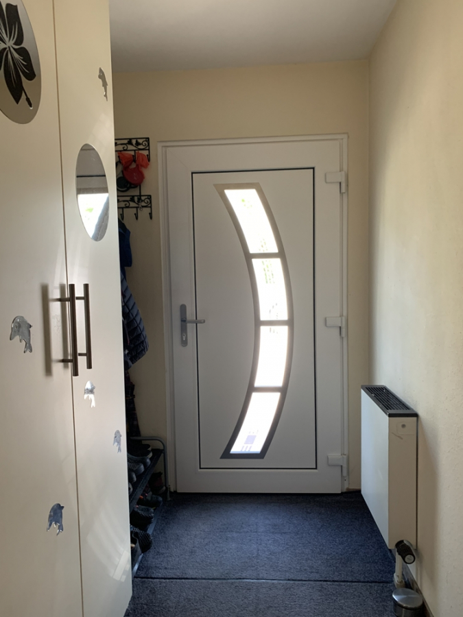 Bild - KNIPFER`S IMMOBILIENSCHÄTZE – Großzügiges EFH mit Einliegerwohnung, Doppelgarage und tollem Garten