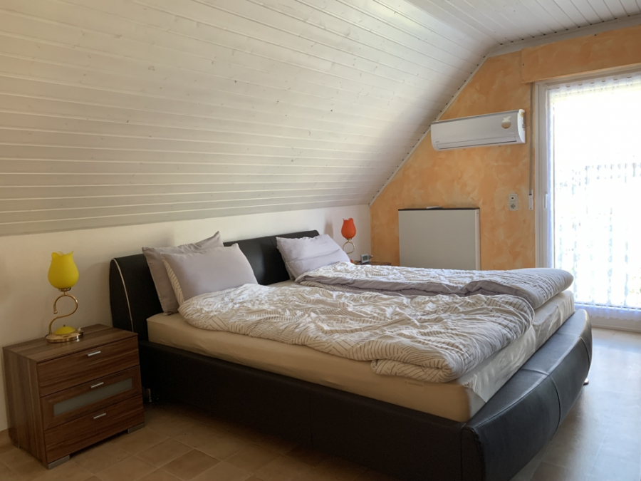 Bild - KNIPFER`S IMMOBILIENSCHÄTZE – Großzügiges EFH mit Einliegerwohnung, Doppelgarage und tollem Garten