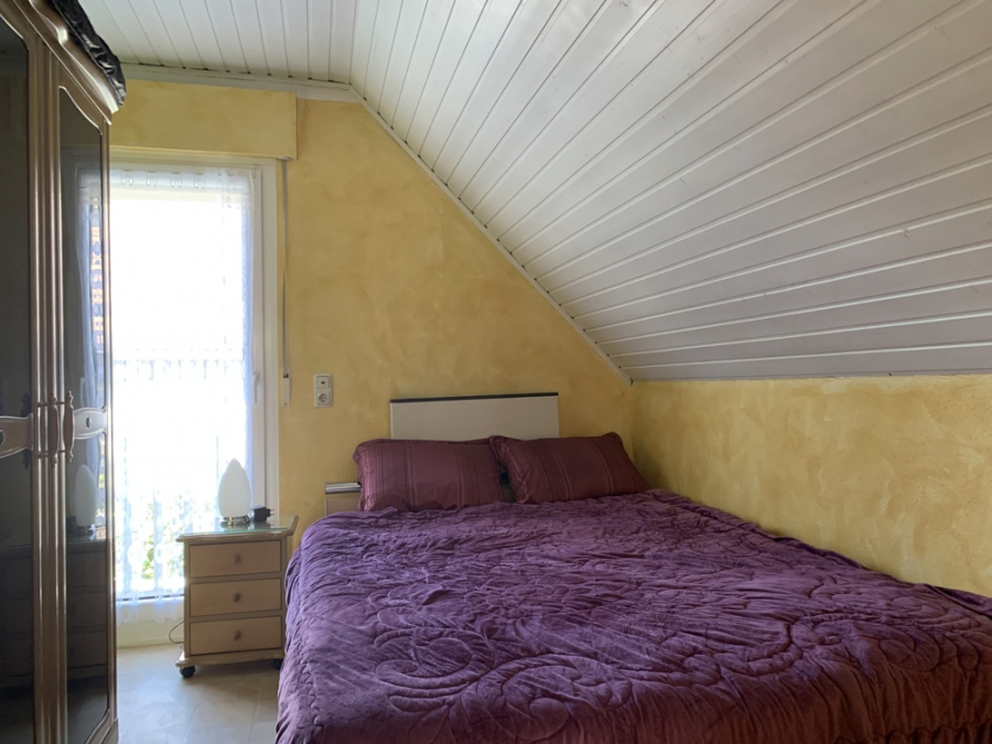 Bild - KNIPFER`S IMMOBILIENSCHÄTZE – Großzügiges EFH mit Einliegerwohnung, Doppelgarage und tollem Garten