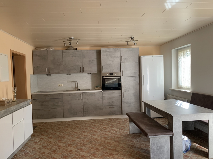 Bild - KNIPFER`S IMMOBILIENSCHÄTZE – Großzügiges EFH mit Einliegerwohnung, Doppelgarage und tollem Garten