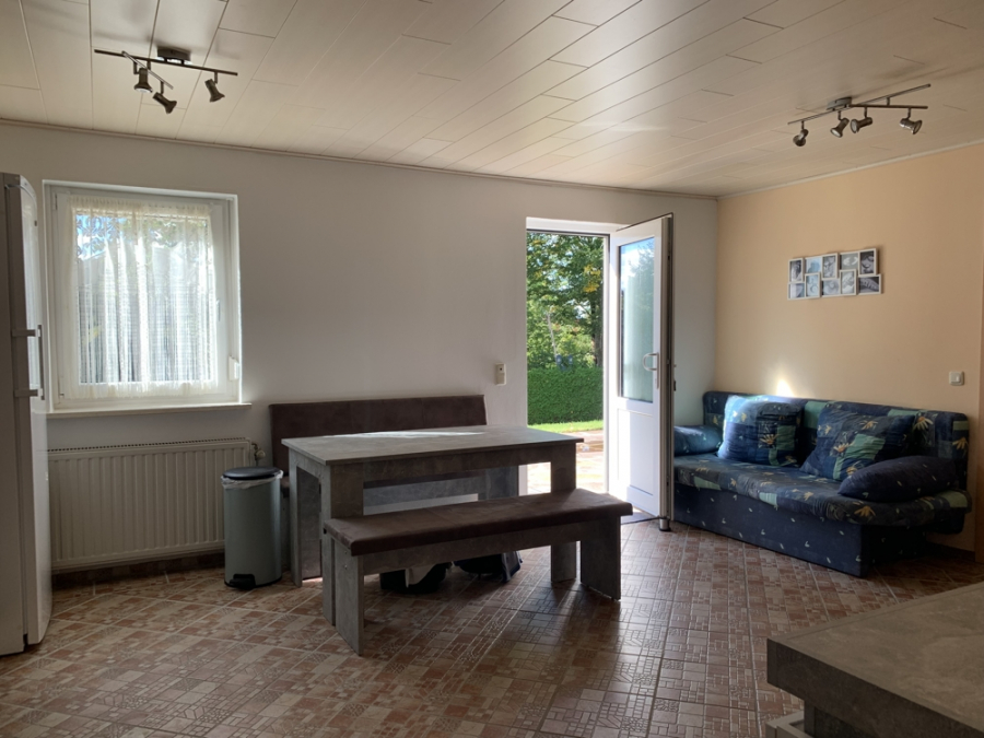 Bild - KNIPFER`S IMMOBILIENSCHÄTZE – Großzügiges EFH mit Einliegerwohnung, Doppelgarage und tollem Garten