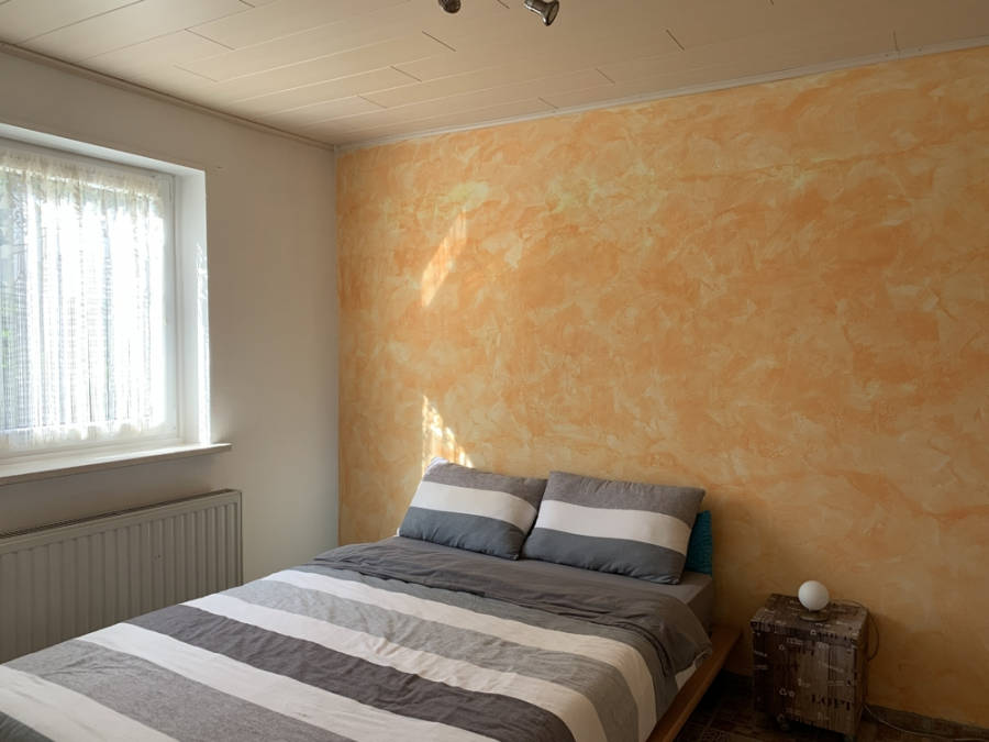 Bild - KNIPFER`S IMMOBILIENSCHÄTZE – Großzügiges EFH mit Einliegerwohnung, Doppelgarage und tollem Garten