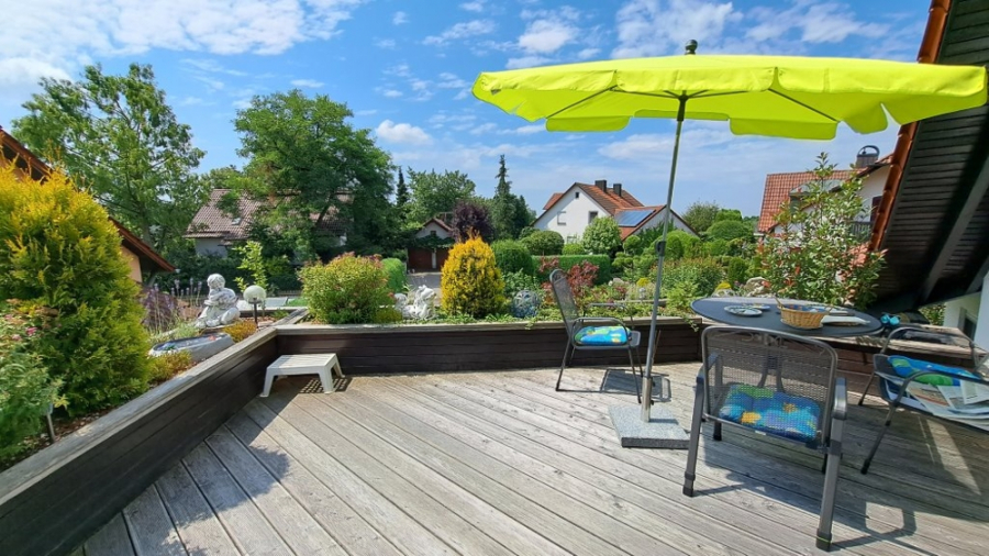 Bild - KNIPFER IMMOBILIEN Großzügige Villa mit Traumgarten, Dachterrasse & Einliegerwohnung in Thierhaupten