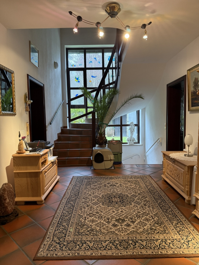 Bild - KNIPFER IMMOBILIEN Großzügige Villa mit Traumgarten, Dachterrasse & Einliegerwohnung in Thierhaupten