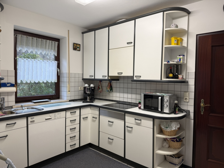 Bild - KNIPFER IMMOBILIEN Großzügige Villa mit Traumgarten, Dachterrasse & Einliegerwohnung in Thierhaupten