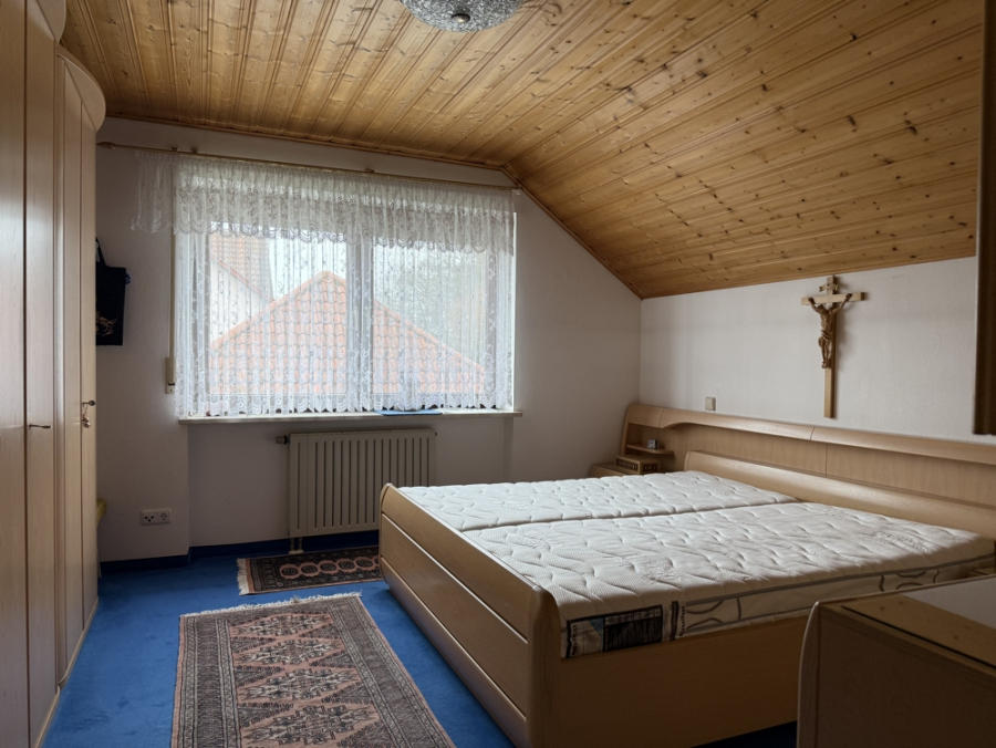 Bild - KNIPFER IMMOBILIEN Großzügige Villa mit Traumgarten, Dachterrasse & Einliegerwohnung in Thierhaupten