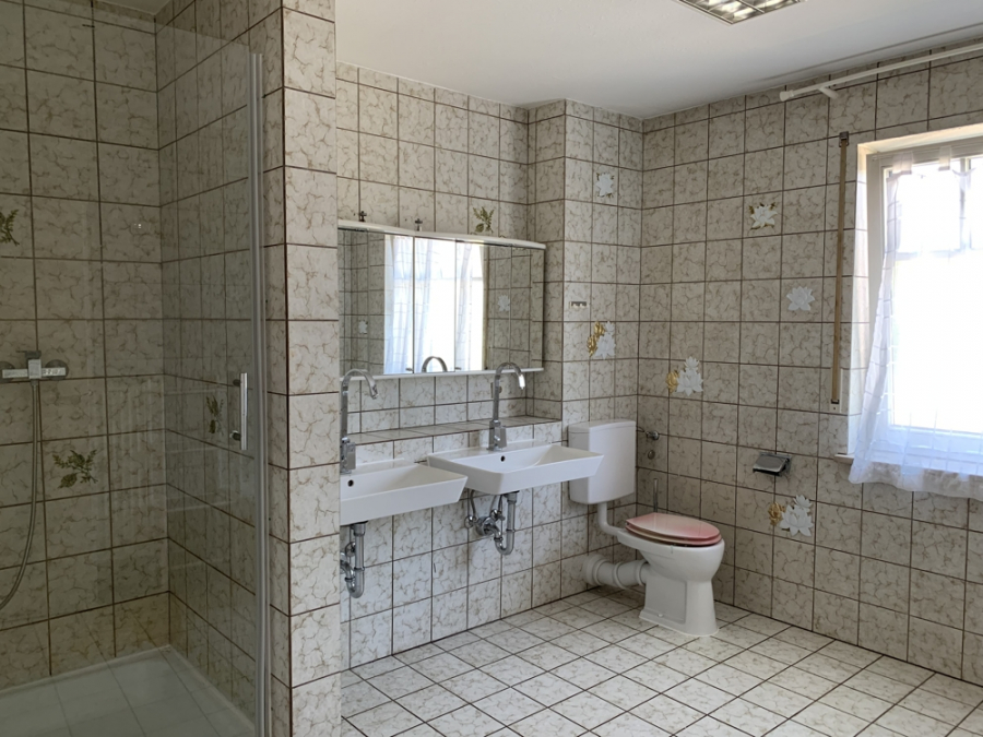 Bild - KNIPFER`S IMMOBILIENSCHÄTZE – Reiheneckhaus mit Wintergarten und Garage in Bonstetten zum Kauf