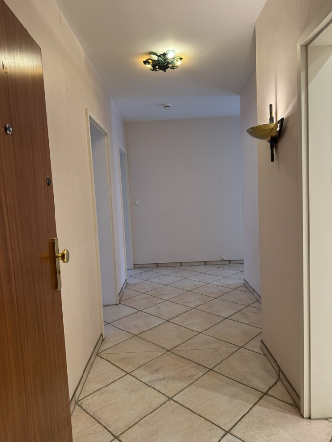 Bild - KNIPFER`S IMMOBILIENSCHÄTZE – Große Gartenwohnung mit 3 ZKB, TG + Stellplatz in Diedorf-Lettenbach