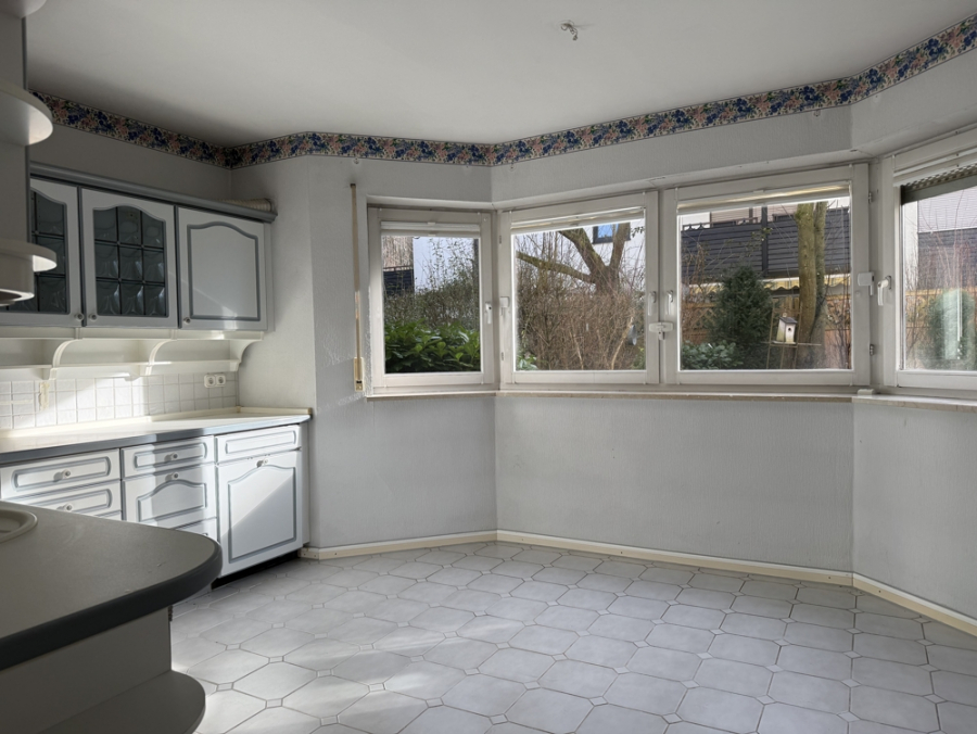 Bild - KNIPFER`S IMMOBILIENSCHÄTZE – Große Gartenwohnung mit 3 ZKB, TG + Stellplatz in Diedorf-Lettenbach