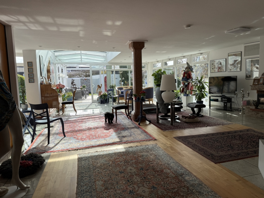 Bild - KNIPFER`S IMMOSCHÄTZE–Split-Level-Bungalow mit 65 m² Wohnbereich, Wintergarten, Kamin & 204 m² Wfl.