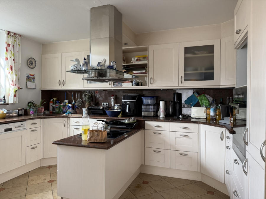 Bild - KNIPFER`S IMMOSCHÄTZE–Split-Level-Bungalow mit 65 m² Wohnbereich, Wintergarten, Kamin & 204 m² Wfl.