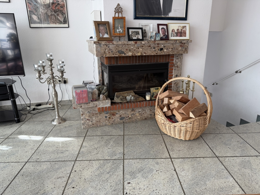 Bild - KNIPFER`S IMMOSCHÄTZE–Split-Level-Bungalow mit 65 m² Wohnbereich, Wintergarten, Kamin & 204 m² Wfl.