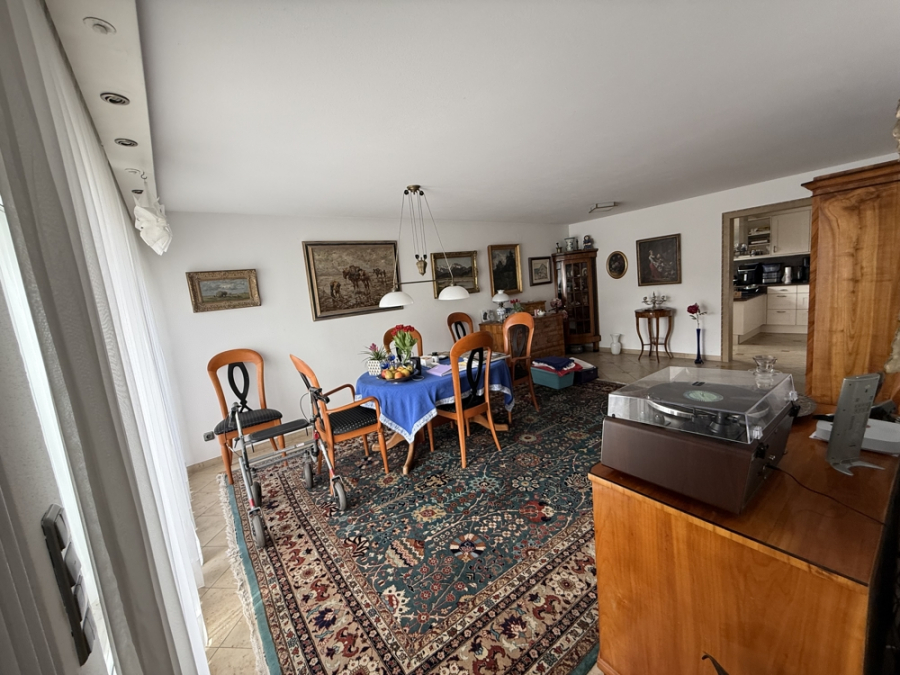 Bild - KNIPFER`S IMMOSCHÄTZE–Split-Level-Bungalow mit 65 m² Wohnbereich, Wintergarten, Kamin & 204 m² Wfl.