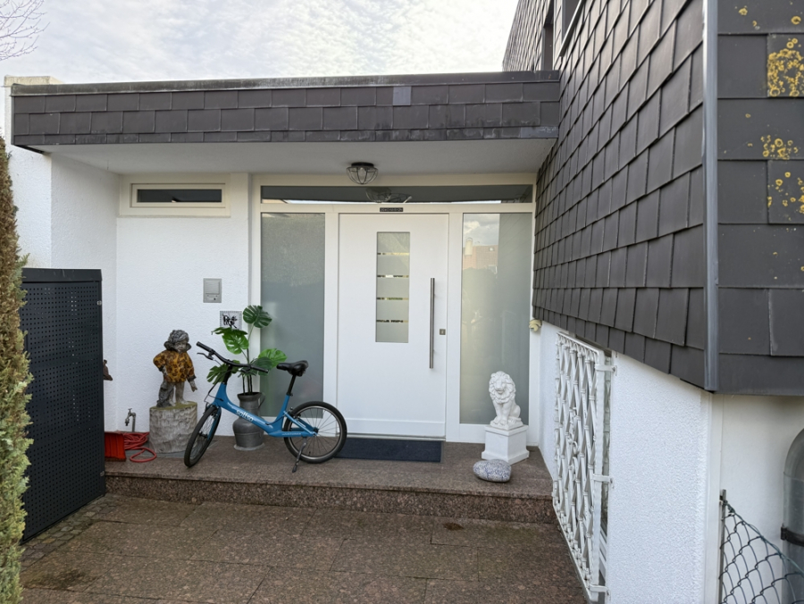 Bild - KNIPFER`S IMMOSCHÄTZE–Split-Level-Bungalow mit 65 m² Wohnbereich, Wintergarten, Kamin & 204 m² Wfl.