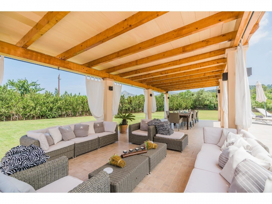 Terrasse - MALLORCA BROKER – Villa mit Tourismuslizenz in Alcudia Bonaire zum Kauf