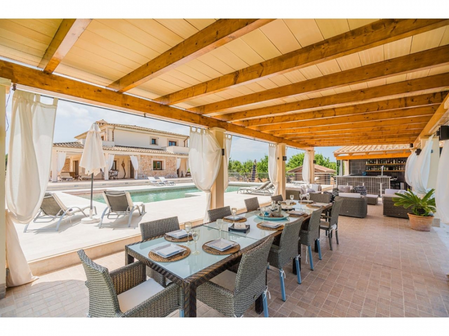 Terrasse - MALLORCA BROKER – Villa mit Tourismuslizenz in Alcudia Bonaire zum Kauf