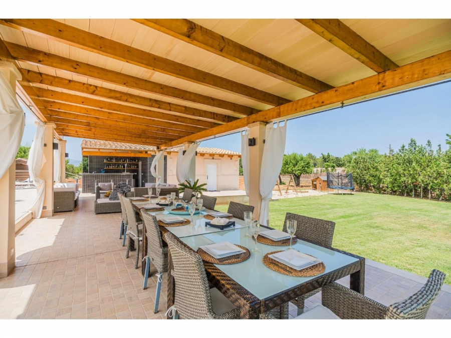 Terrasse - MALLORCA BROKER – Villa mit Tourismuslizenz in Alcudia Bonaire zum Kauf
