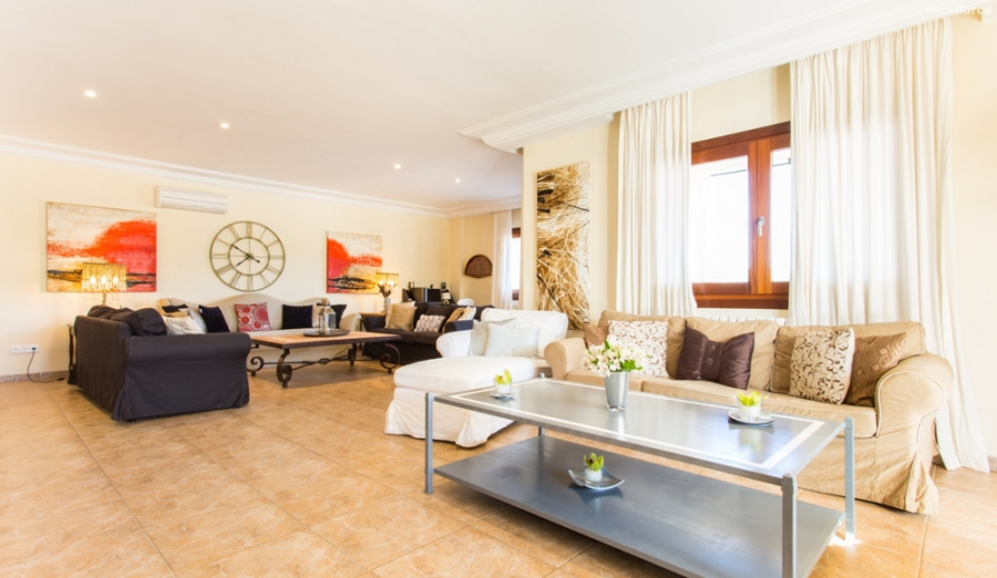 Bild - MALLORCA BROKER – Villa mit Tourismuslizenz in Alcudia Bonaire zum Kauf