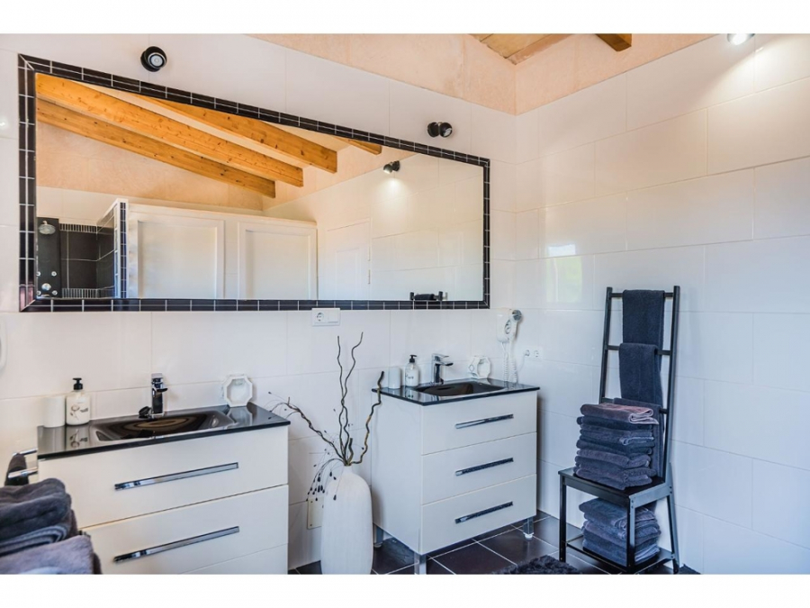 Bad - MALLORCA BROKER – Villa mit Tourismuslizenz in Alcudia Bonaire zum Kauf