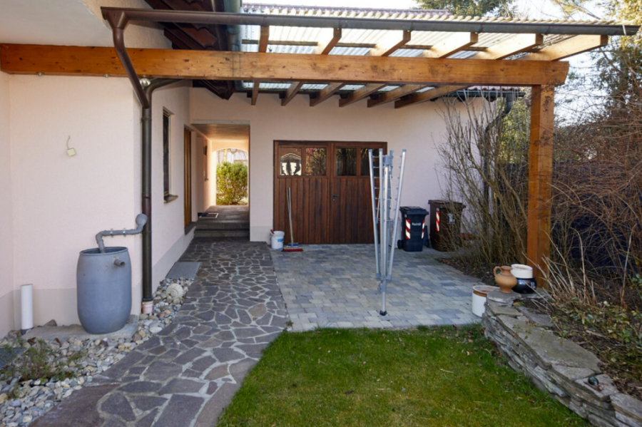 Garten - KNIPFER IMMOBILIEN – Exklusives Zweifamilienhaus in sehr ruhiger Wohnlage von Lützelburg zum Kauf