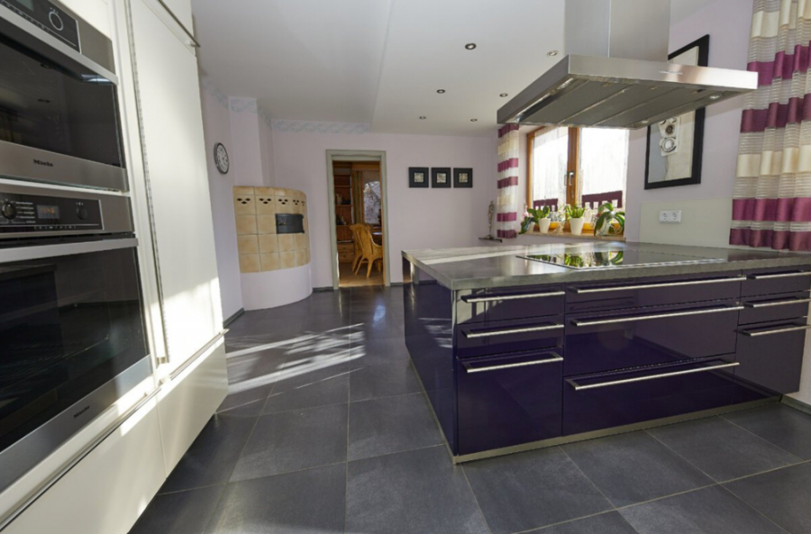 Küche - KNIPFER IMMOBILIEN – Exklusives Zweifamilienhaus in sehr ruhiger Wohnlage von Lützelburg zum Kauf