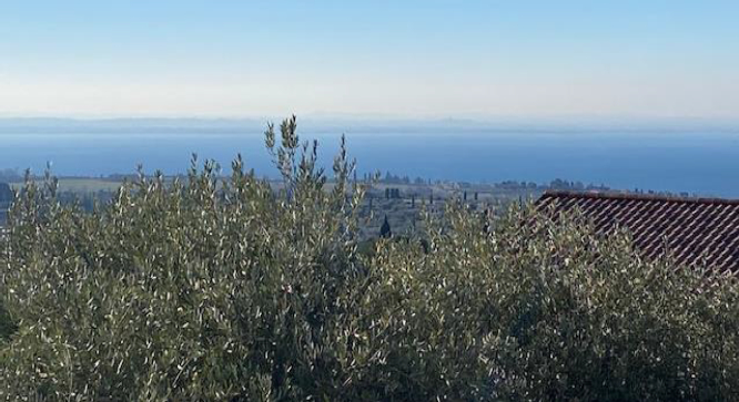 Seeblick - Neubau – Moderne Villa mit Pool und Seeblick nähe Bardolino zum Kauf