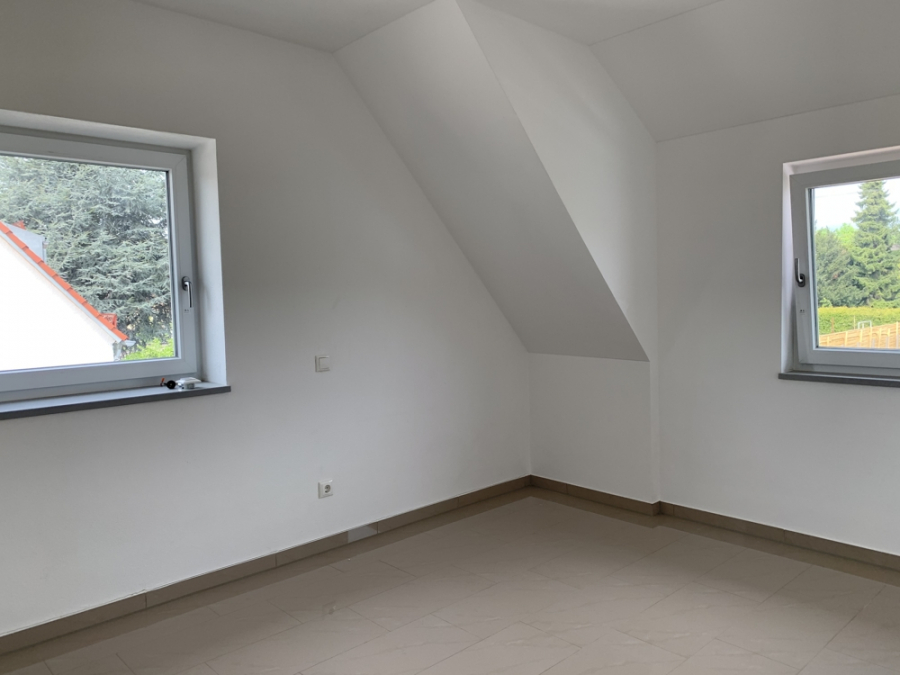 Schlafzimmer - KNIPFER`S IMMOBILIENSCHÄTZE – Elegante Dachwohnung in sehr ruhiger Wohnlage zur Miete!