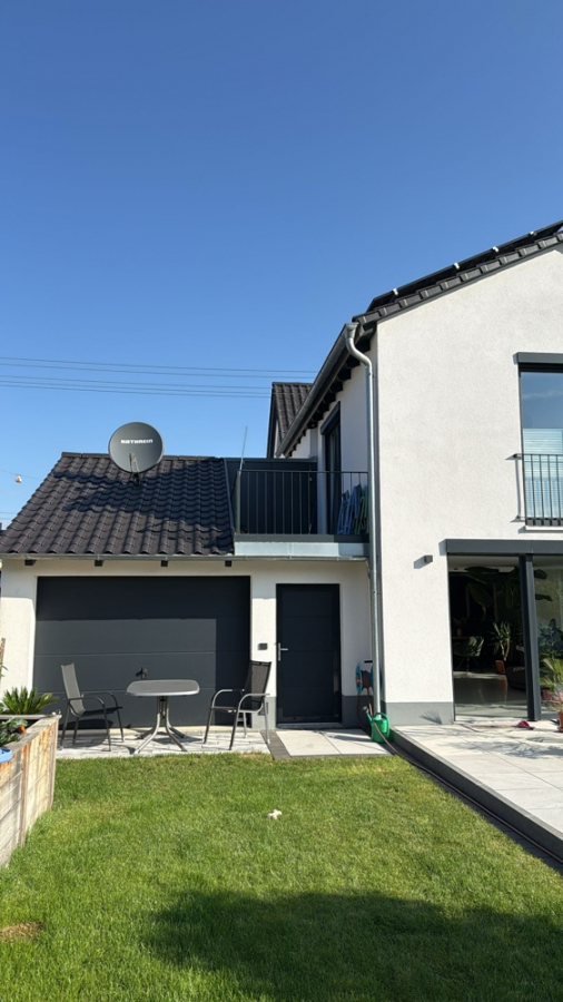 Balkon OG - KNIPFER`S IMMOBILIENSCHÄTZE – Elegante Dachwohnung in sehr ruhiger Wohnlage zur Miete!