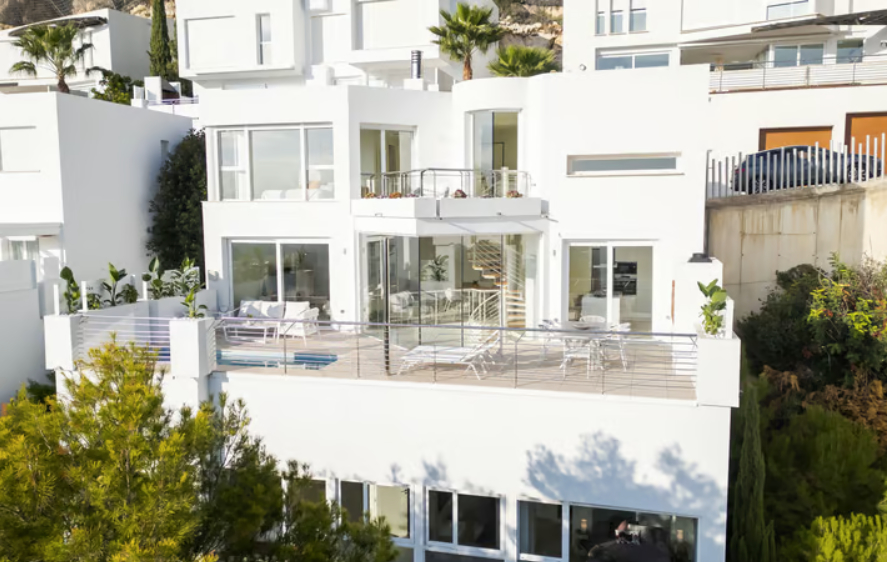 Bild - KNIPFER IMMOBILIEN – Luxuriöse Villa mit Pool und Meerblick in Altea zum Kauf