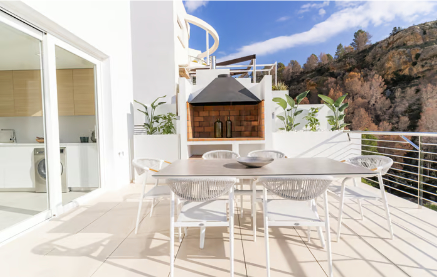 Bild - KNIPFER IMMOBILIEN – Luxuriöse Villa mit Pool und Meerblick in Altea zum Kauf