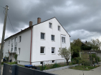 KNIPFER IMMOBILIEN - Gepflegtes 3-Familienhaus in Diedorf-Hausen mit Doppelgarage zum Kauf - Bild