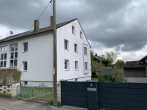 KNIPFER IMMOBILIEN - Gepflegtes 3-Familienhaus in Diedorf-Hausen mit Doppelgarage zum Kauf - Titelbild