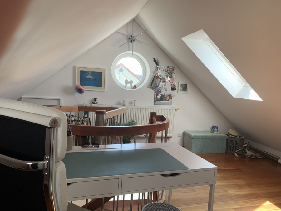 Bild - Ortsrandlage mit Feldblick & Sonne – Exklusive DHH mit Kamin & Whirlpool