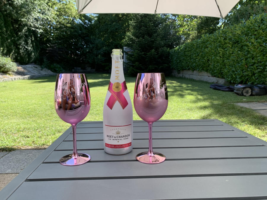 Bild - Ortsrandlage mit Feldblick & Sonne – Exklusive DHH mit Kamin & Whirlpool