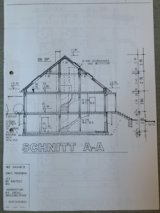 Schnitt - Ortsrandlage mit Feldblick & Sonne – Exklusive DHH mit Kamin & Whirlpool